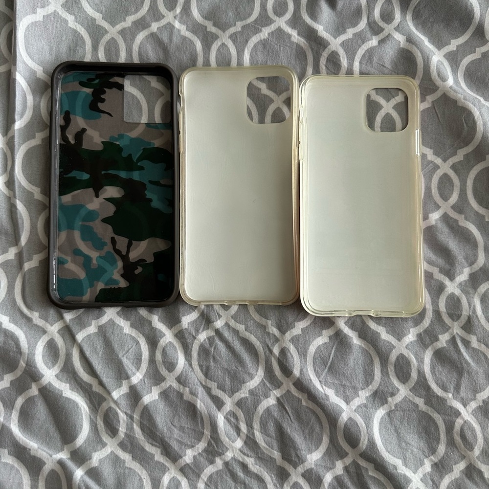 iPhone 11 Pro Max cases - Picture 2 of 2